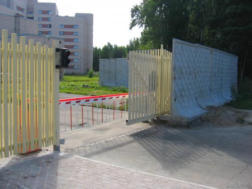 Алюминиевые решетчатые ворота со шлагбаумом (1)